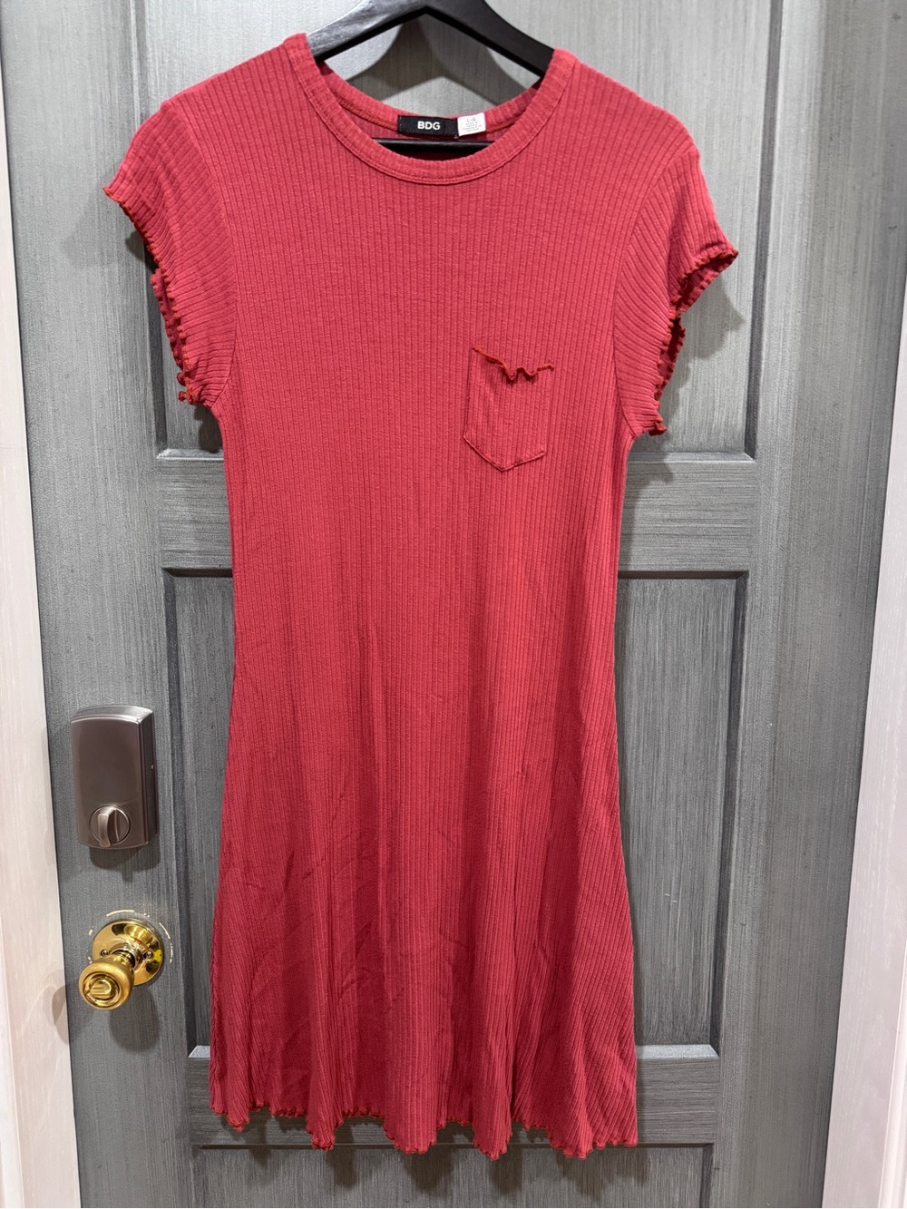 BDG Short-Sleeve Ribbed Scoop-Neck Dress in Deep Rose